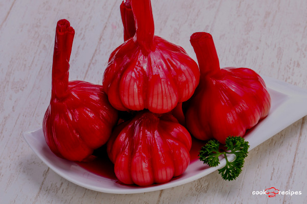 Маринованный чеснок со свеклой